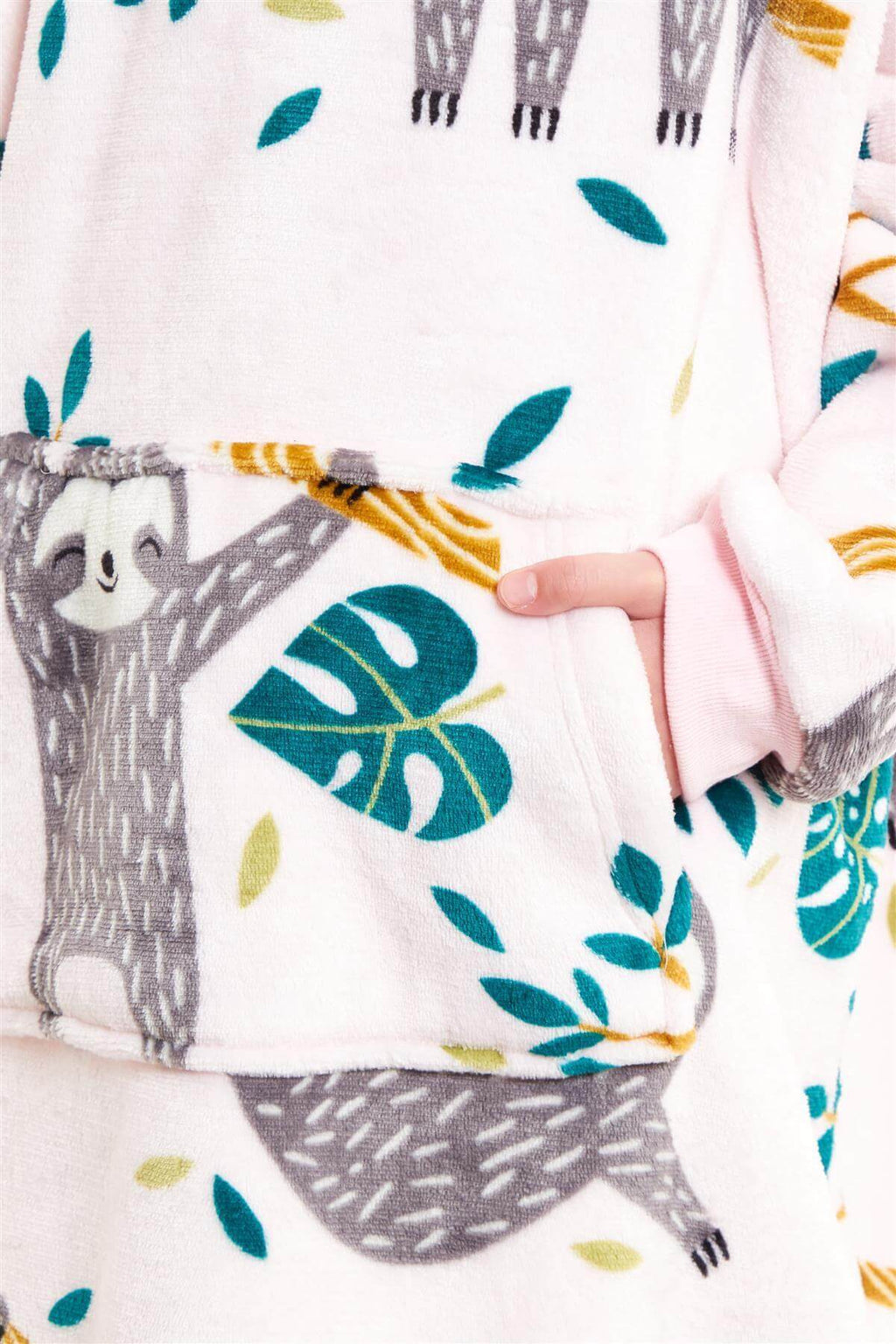 Kids Oversized Hooded Fleece Blanket with Reversible Sherpa Double Pocket Ultra-Soft Cozy Wearable Blanket for Lounging and Outdoor Ages 8-15 by Daisy Dreamer